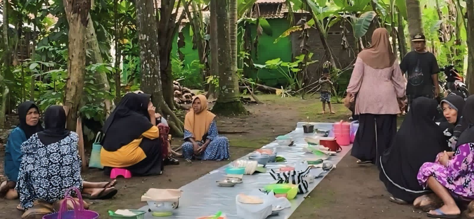 Harmoni Spiritual dan Sosial Masyarakat : Tradisi AUM Bersih Makam di Bulan Rajab dan Syura